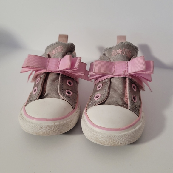 silver converse with pink bow